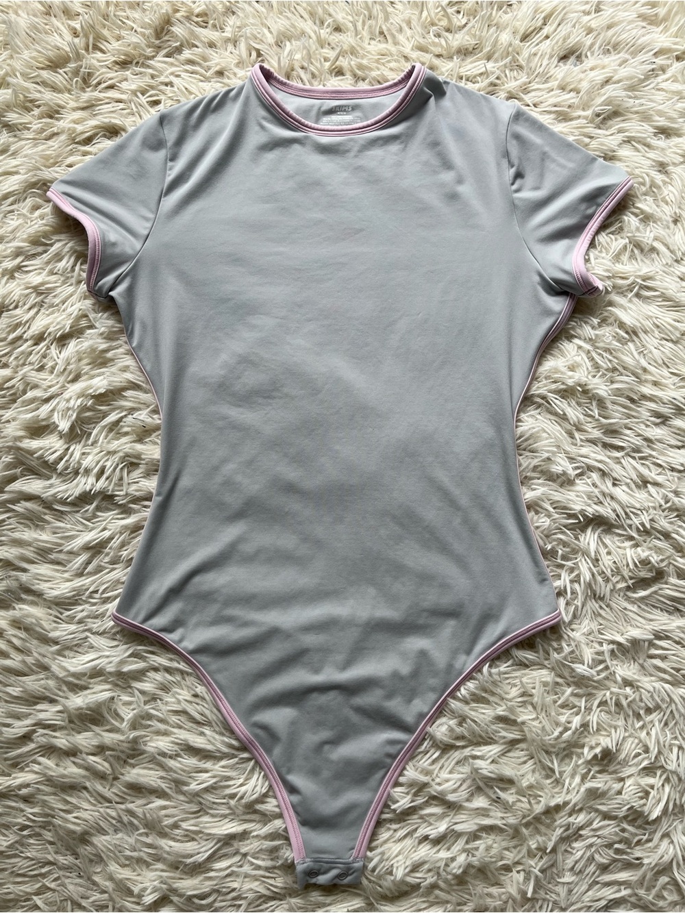SKIMS 
Fits Everybody Contrast Trim T-Shirt Bodysuit
